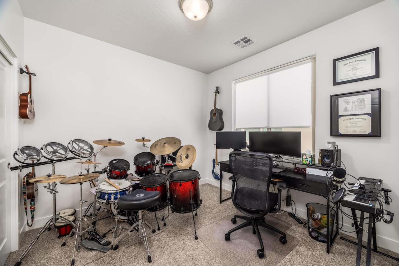 108 W Camino Borde Washington, UT 84780 home for sale, MLS#25-266685 - Erika Rogers Photo 16