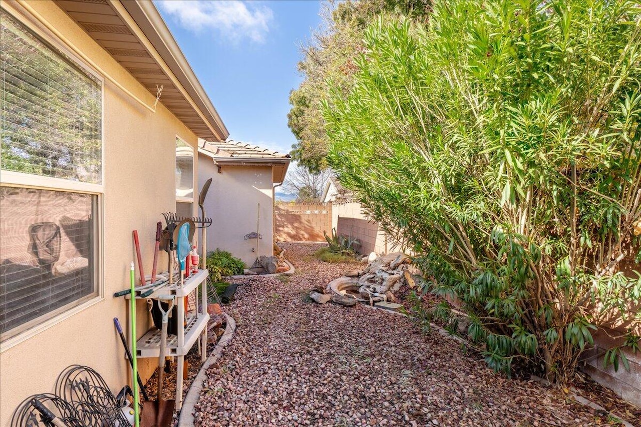 1542 W 1270  N St George, UT 84770 home for sale, MLS#25-266906 - Erika Rogers Photo 31