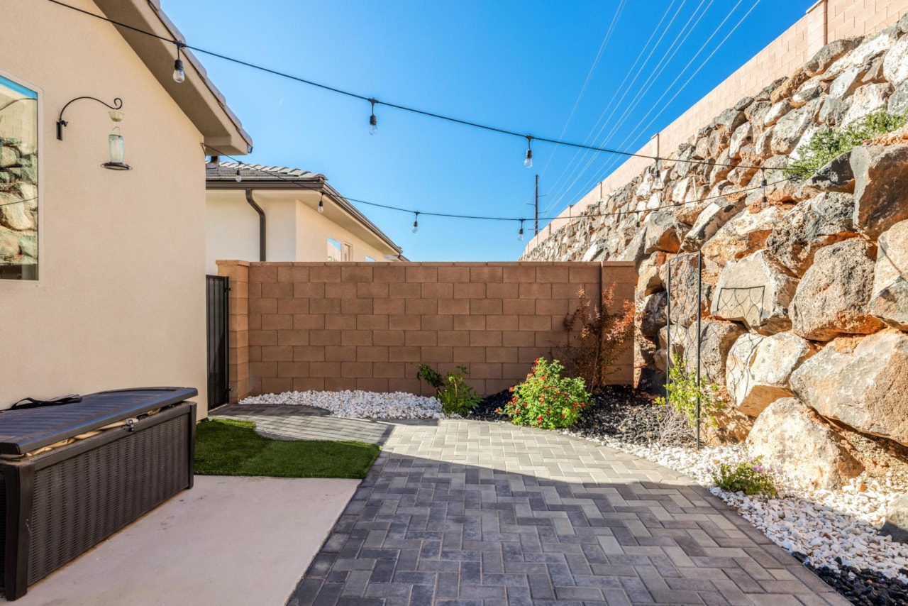 108 W Camino Borde Washington, UT 84780 home for sale, MLS#25-266685 - Erika Rogers Photo 20