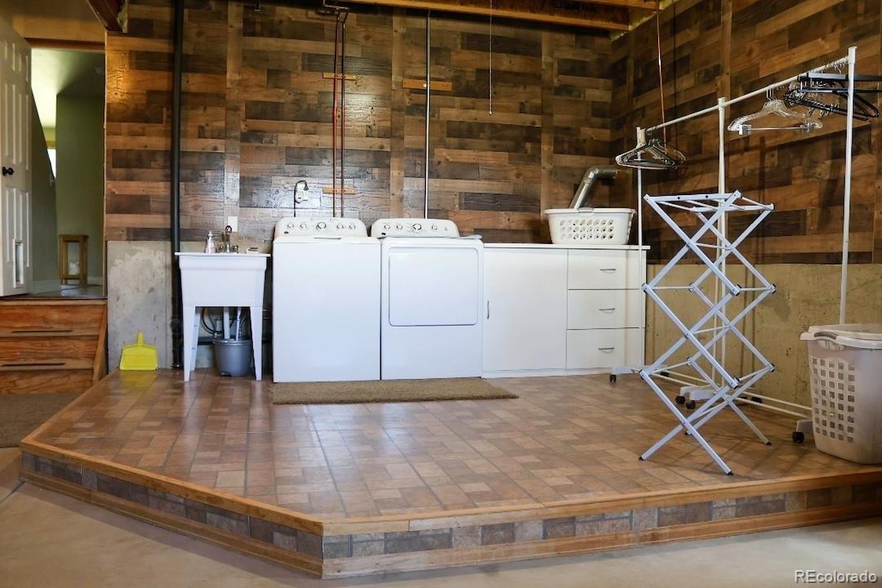 2501 Remington Rd Western Country Ranches This home is covered by a 2 year Choice Ultimate home warranty. Brand new Septic System installed... Elizabeth Elbert CO 80107 3599493 home for sale $755,000 3599493 Photo 33