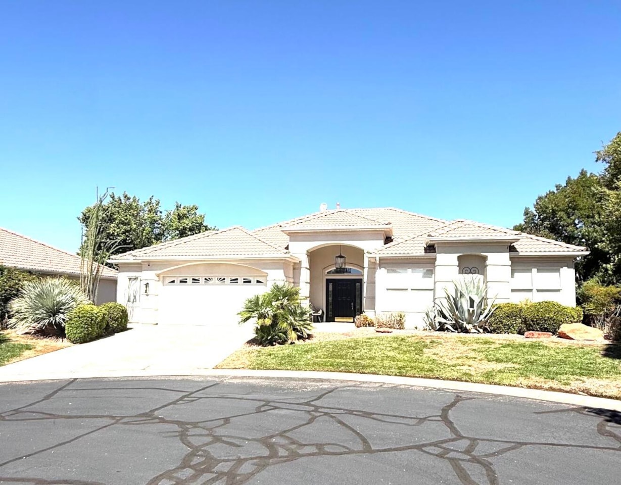 834 W Chickadee CT Washington, UT 84780 home for sale, MLS#25-266978 - Erika Rogers Photo 2