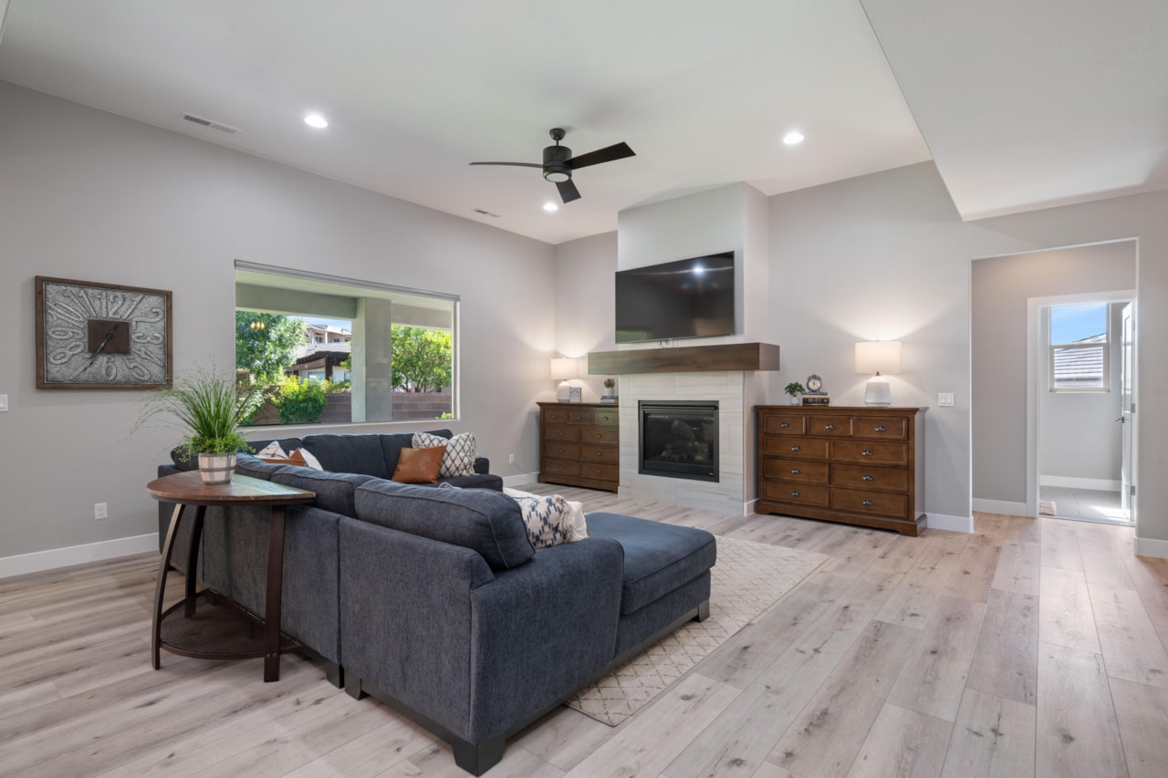 397 S Leoni Way Washington, UT 84780 home for sale, MLS#25-265216 - Erika Rogers Photo 9