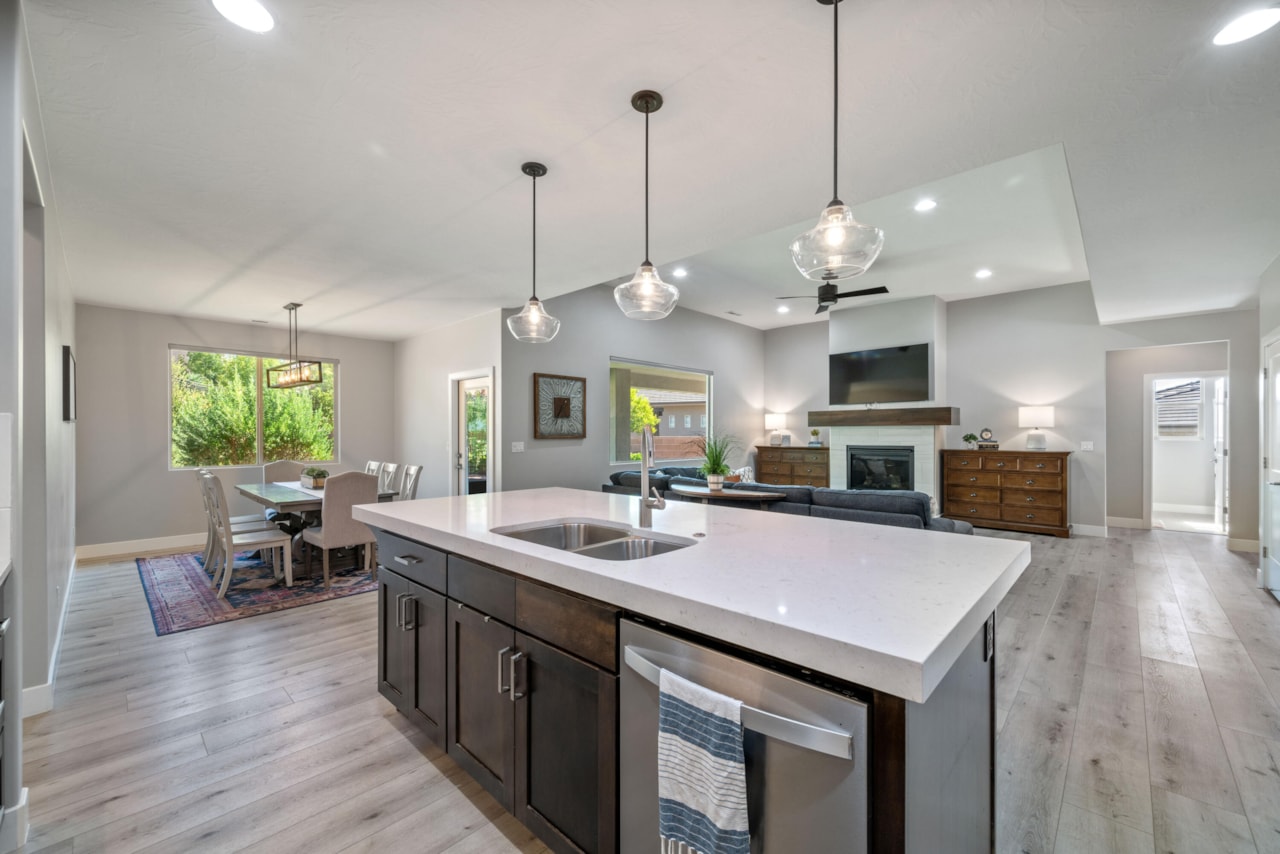 397 S Leoni Way Washington, UT 84780 home for sale, MLS#25-265216 - Erika Rogers Photo 10