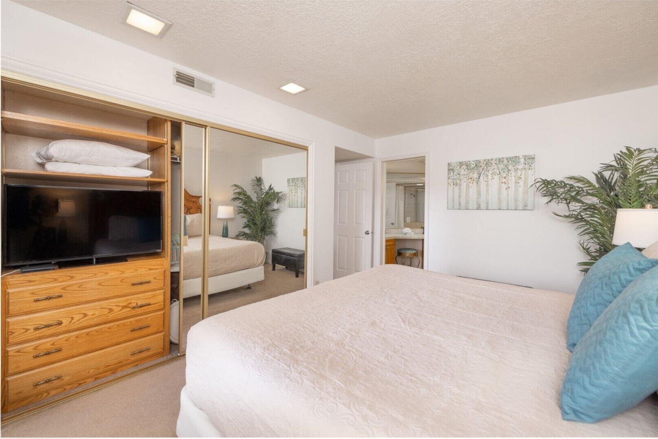 1845 W Canyon View DR #302 St George, UT 84770 condo for sale, MLS#25-266980 - Erika Rogers Photo 13