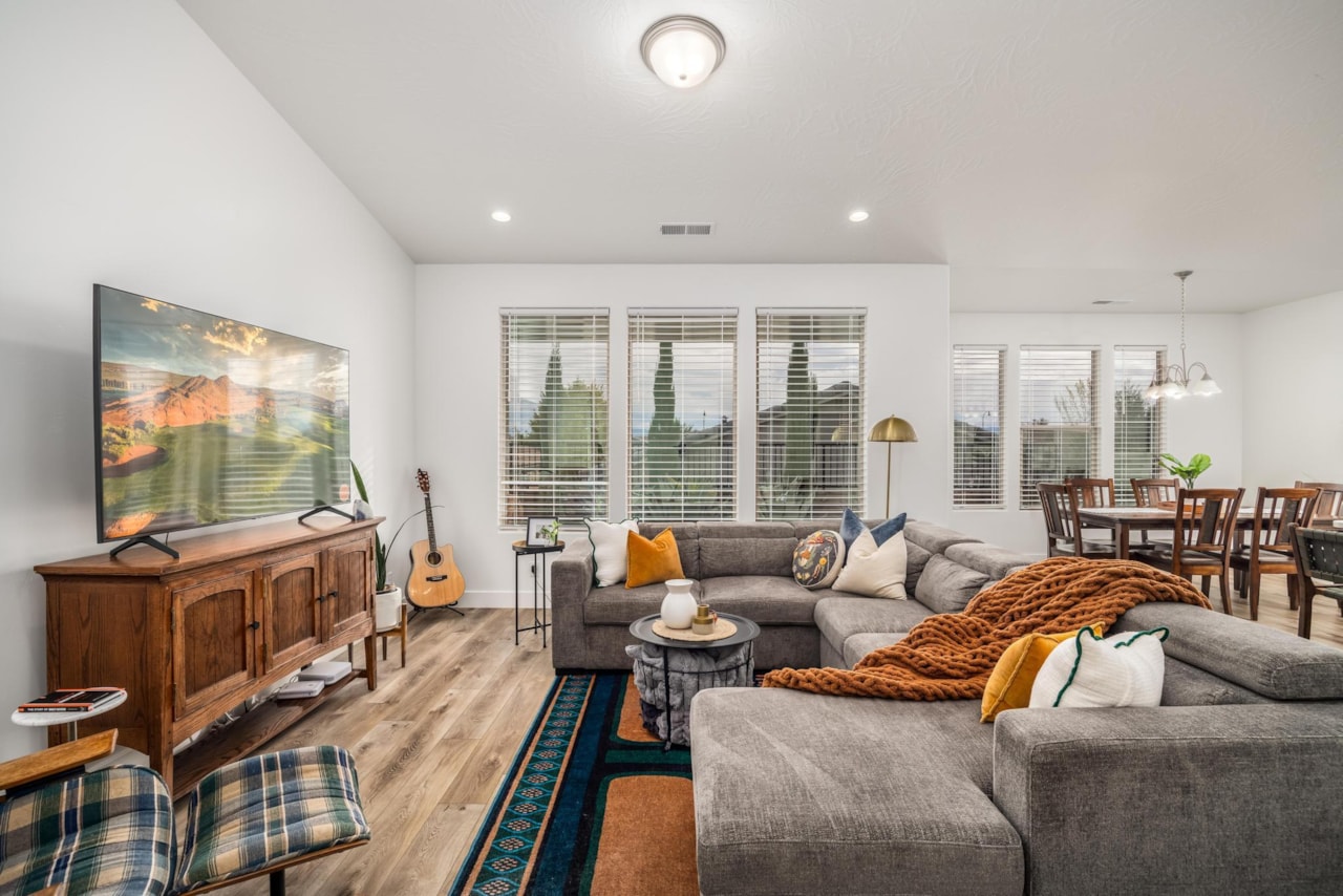 233 W Green Jade DR Washington, UT 84780 home for sale, MLS#25-266990 - Erika Rogers Photo 3