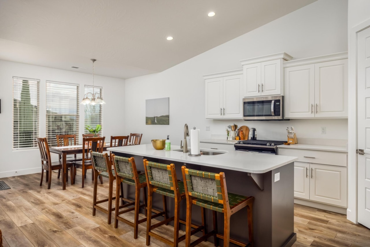 233 W Green Jade DR Washington, UT 84780 home for sale, MLS#25-266990 - Erika Rogers Photo 6