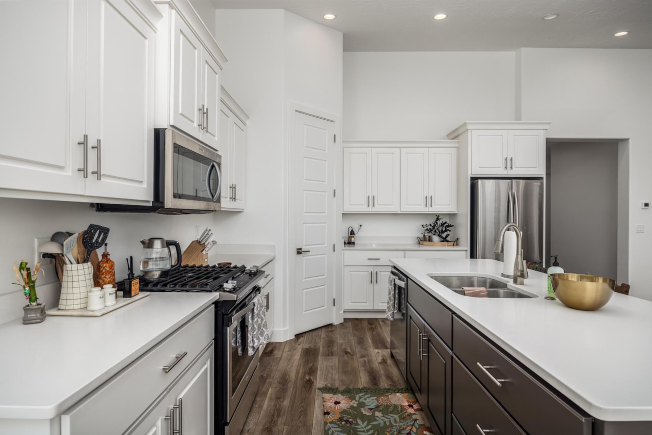 233 W Green Jade DR Washington, UT 84780 home for sale, MLS#25-266990 - Erika Rogers Photo 8