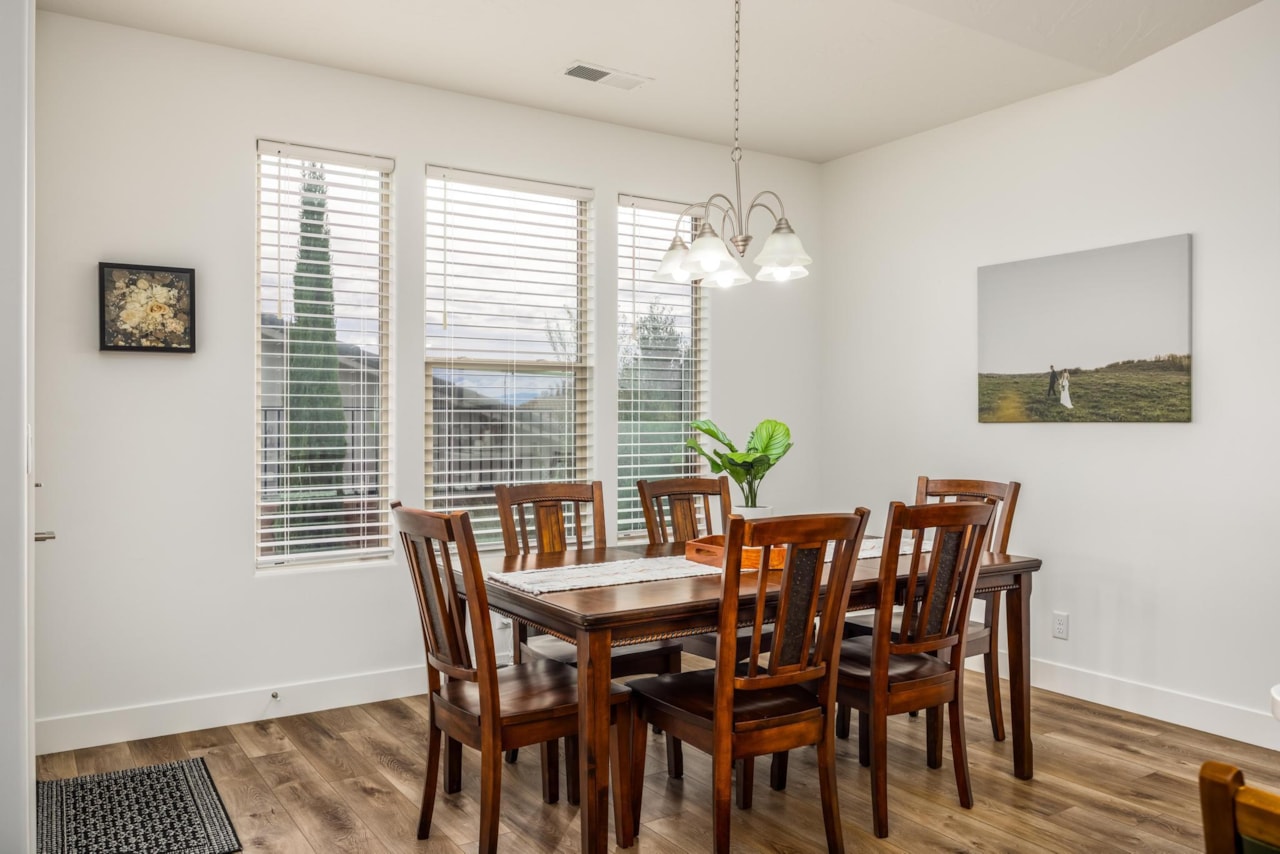 233 W Green Jade DR Washington, UT 84780 home for sale, MLS#25-266990 - Erika Rogers Photo 9