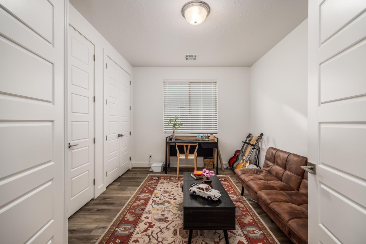 233 W Green Jade DR Washington, UT 84780 home for sale, MLS#25-266990 - Erika Rogers Photo 11