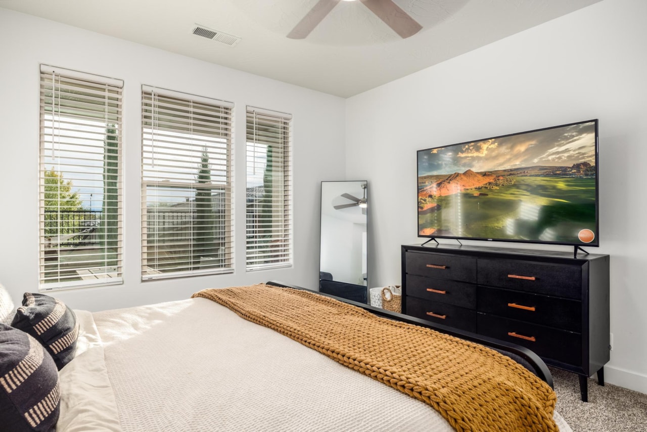 233 W Green Jade DR Washington, UT 84780 home for sale, MLS#25-266990 - Erika Rogers Photo 14