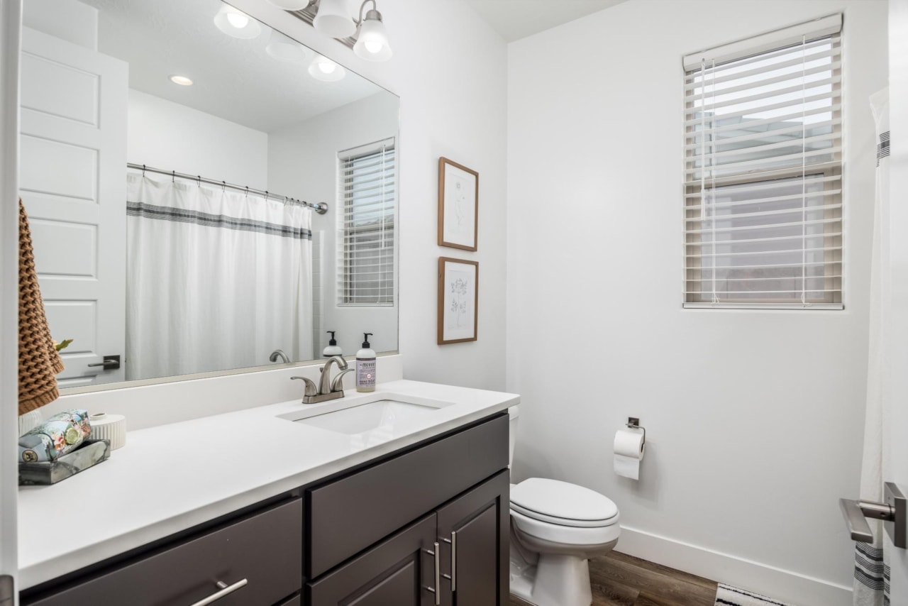 233 W Green Jade DR Washington, UT 84780 home for sale, MLS#25-266990 - Erika Rogers Photo 21