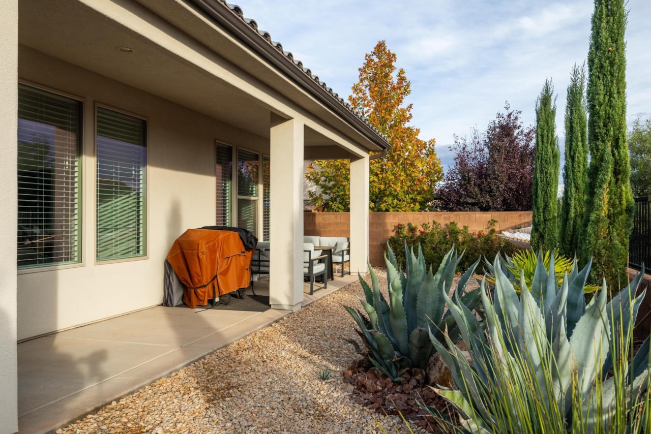 233 W Green Jade DR Washington, UT 84780 home for sale, MLS#25-266990 - Erika Rogers Photo 27