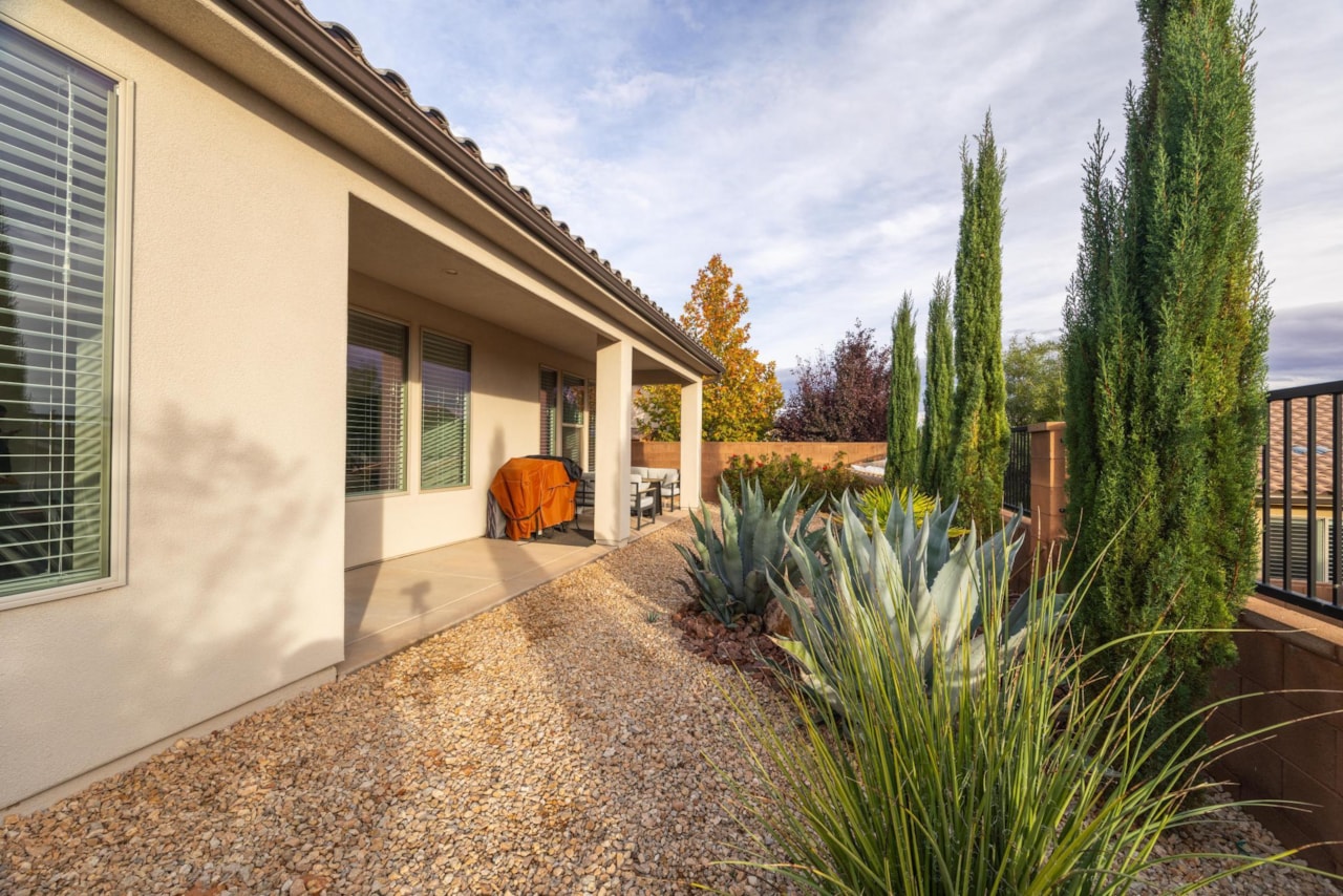 233 W Green Jade DR Washington, UT 84780 home for sale, MLS#25-266990 - Erika Rogers Photo 28