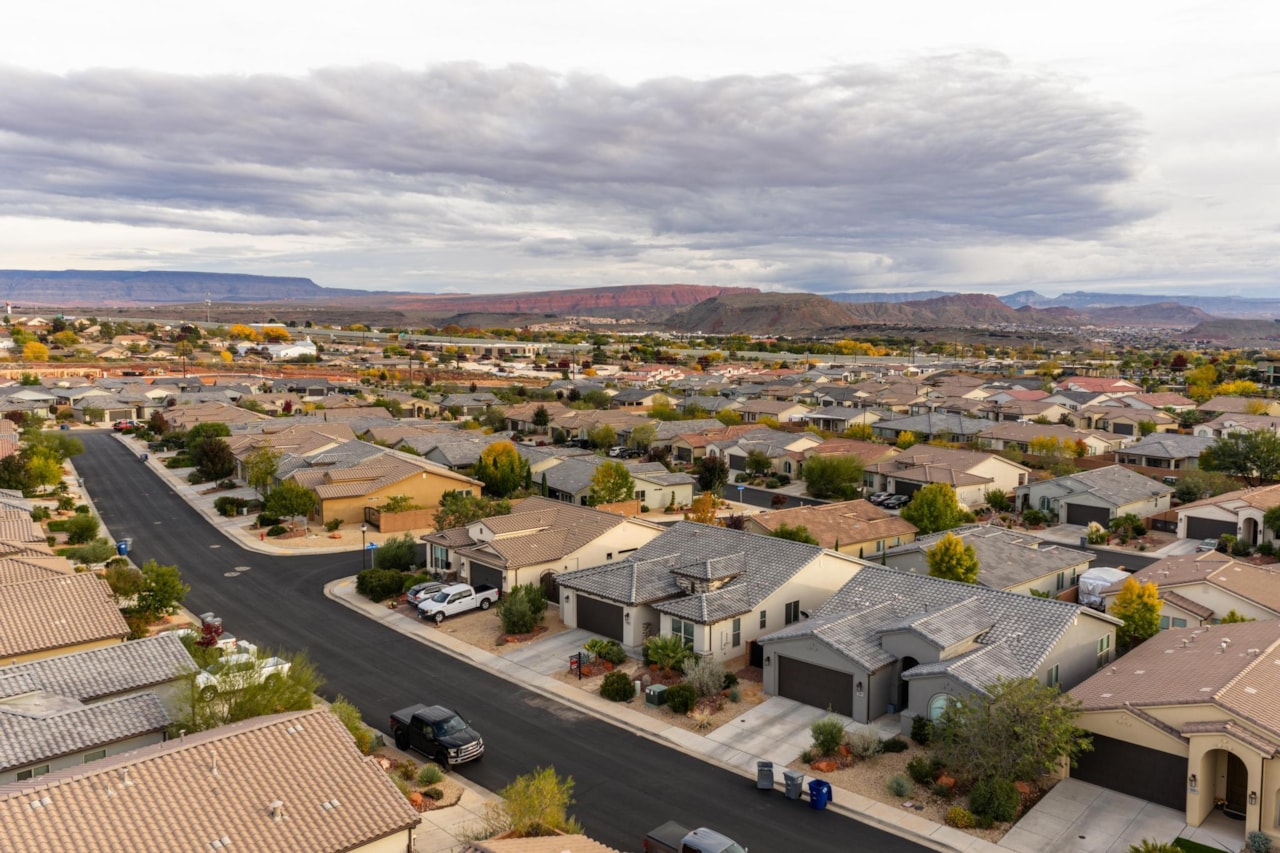 233 W Green Jade DR Washington, UT 84780 home for sale, MLS#25-266990 - Erika Rogers Photo 31