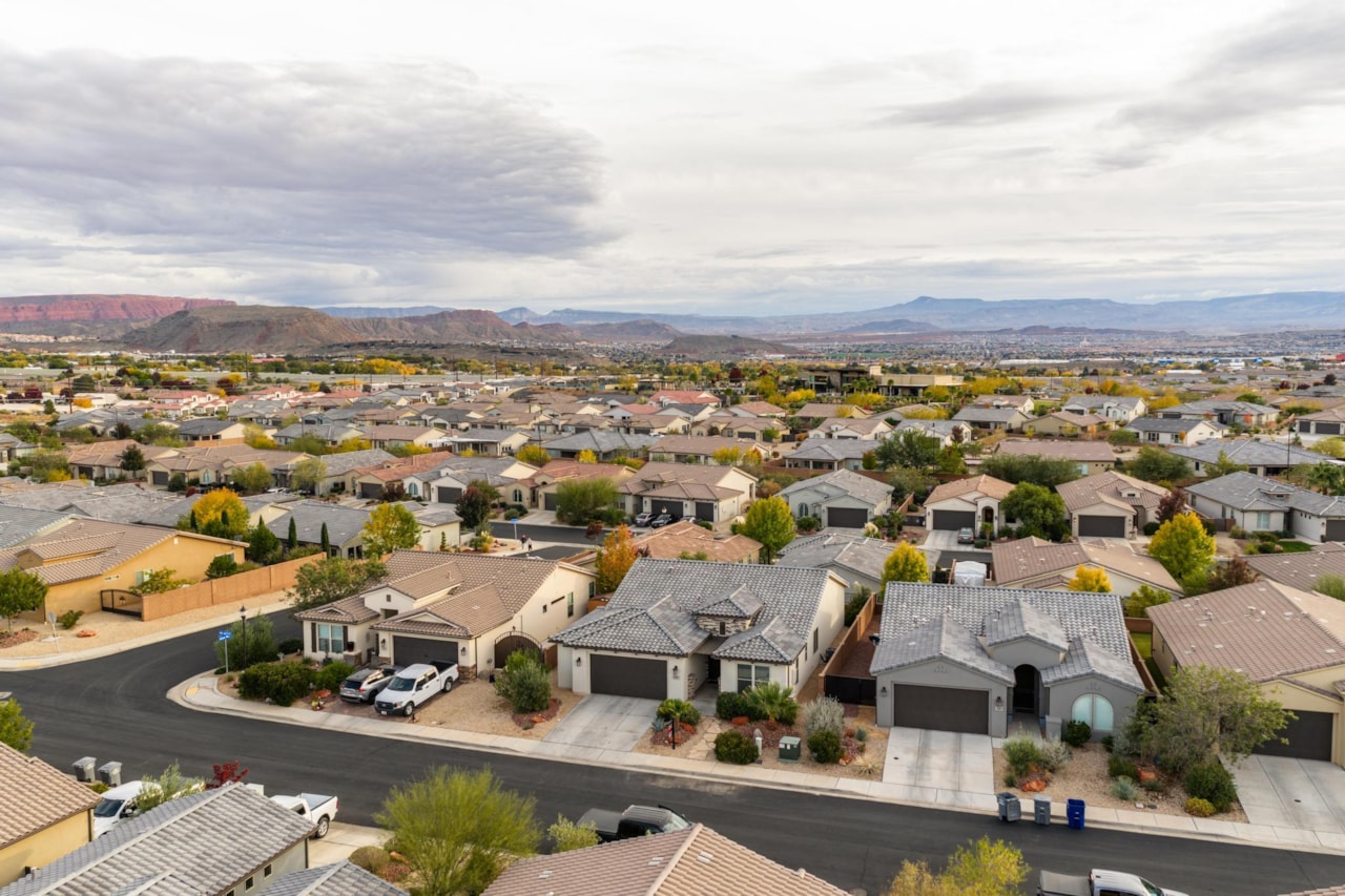 233 W Green Jade DR Washington, UT 84780 home for sale, MLS#25-266990 - Erika Rogers Photo 32