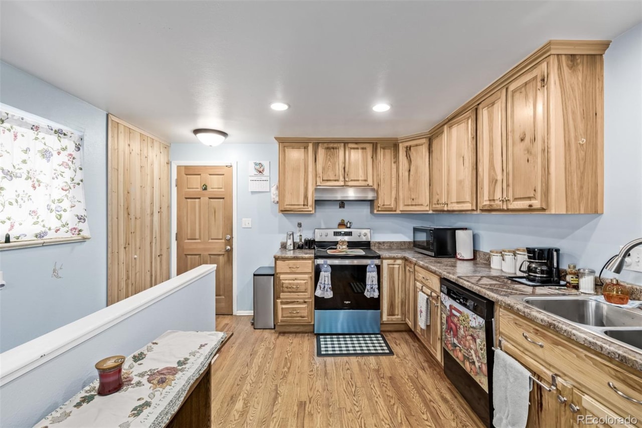 8227 Depew Way Far Horizons Flg #2 Charming brick ranch-style home with a finished basement! Great location in a quiet, established... Arvada Jefferson CO 80003 4697357 home for sale $515,000 4697357 Photo 11