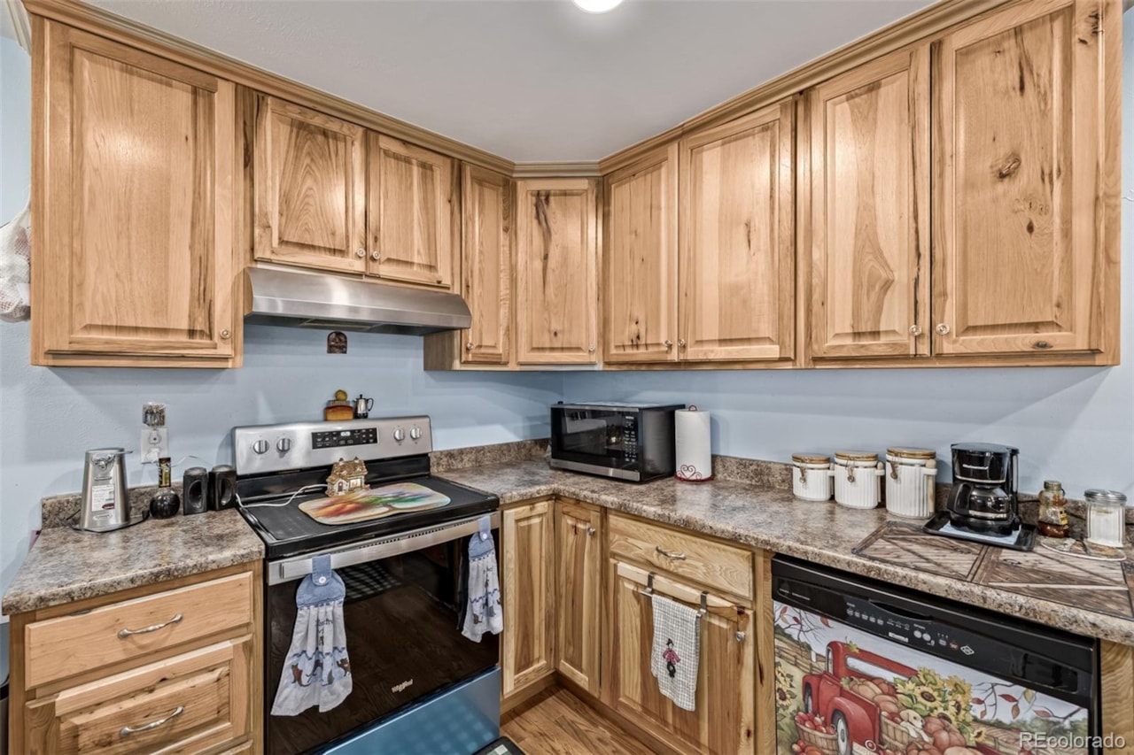 8227 Depew Way Far Horizons Flg #2 Charming brick ranch-style home with a finished basement! Great location in a quiet, established... Arvada Jefferson CO 80003 4697357 home for sale $515,000 4697357 Photo 13