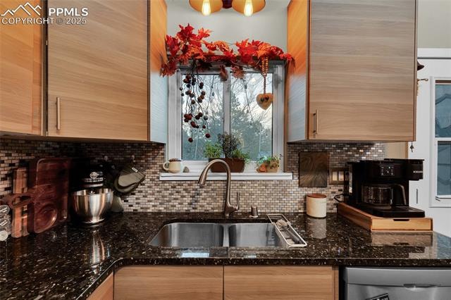 1180 Garlock Lane Pulpit Rock Discover this beautifully maintained home in the highly desirable Pulpit Rock neighborhood,... Colorado Springs El Paso CO 80918 8093474 home for sale $540,000 8093474 Photo 16