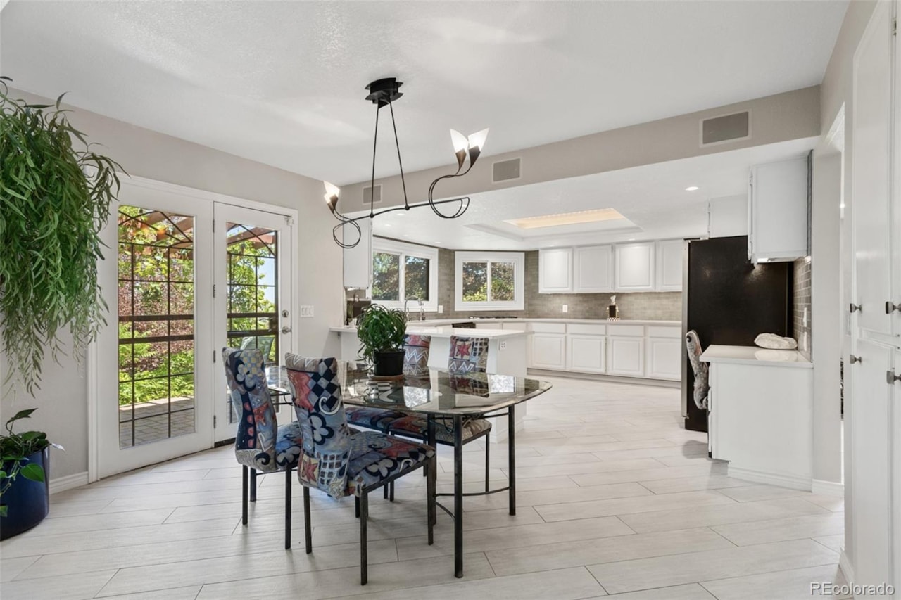 15207 W Ellsworth Place Mesa View Luxurious remodeled five bedroom four bathroom home in highly desired Mesa View Estates.... Golden Jefferson CO 80401 9675544 home for sale $1,259,900 9675544 Photo 11