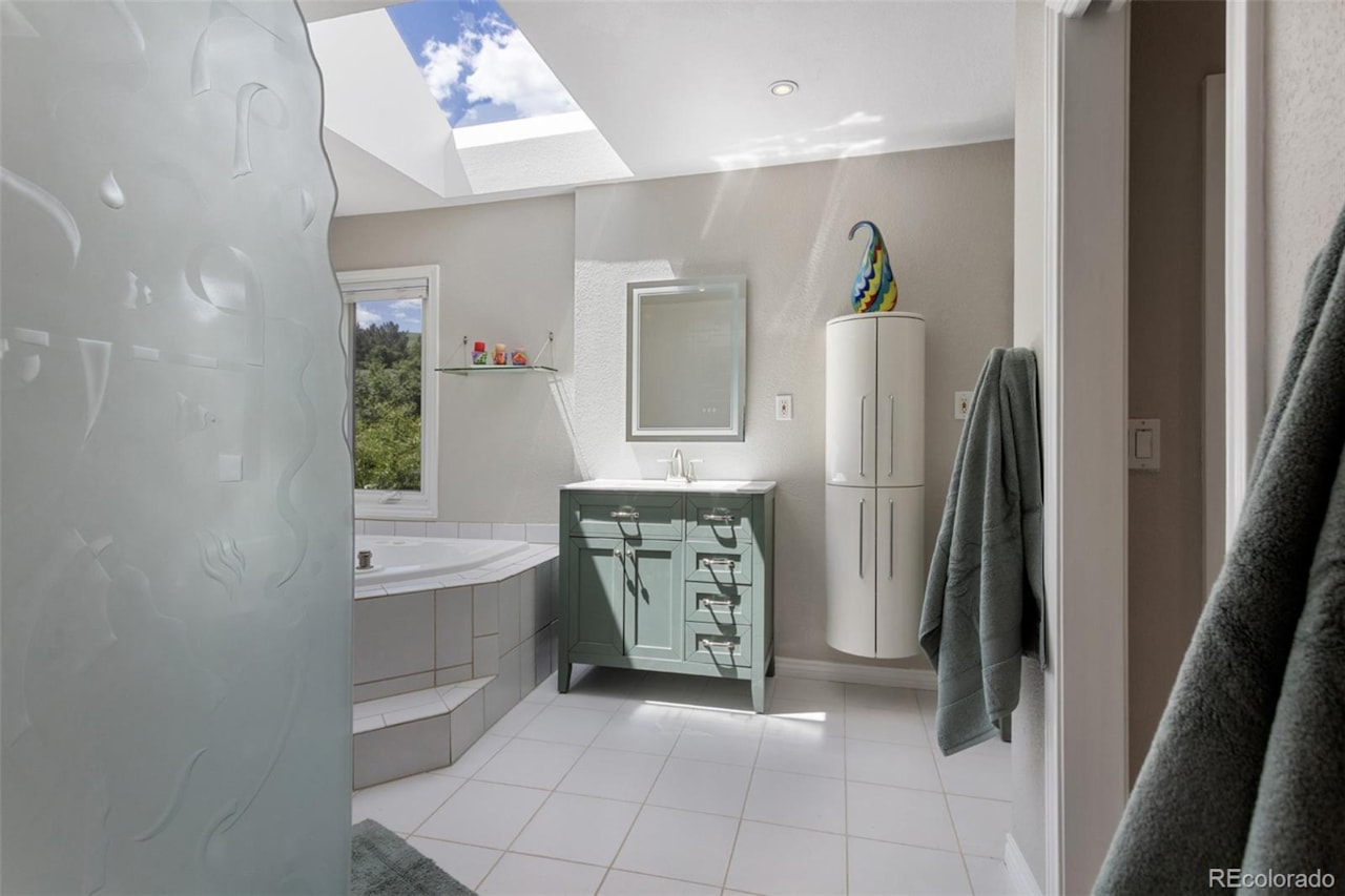 15207 W Ellsworth Place Mesa View Luxurious remodeled five bedroom four bathroom home in highly desired Mesa View Estates.... Golden Jefferson CO 80401 9675544 home for sale $1,259,900 9675544 Photo 20