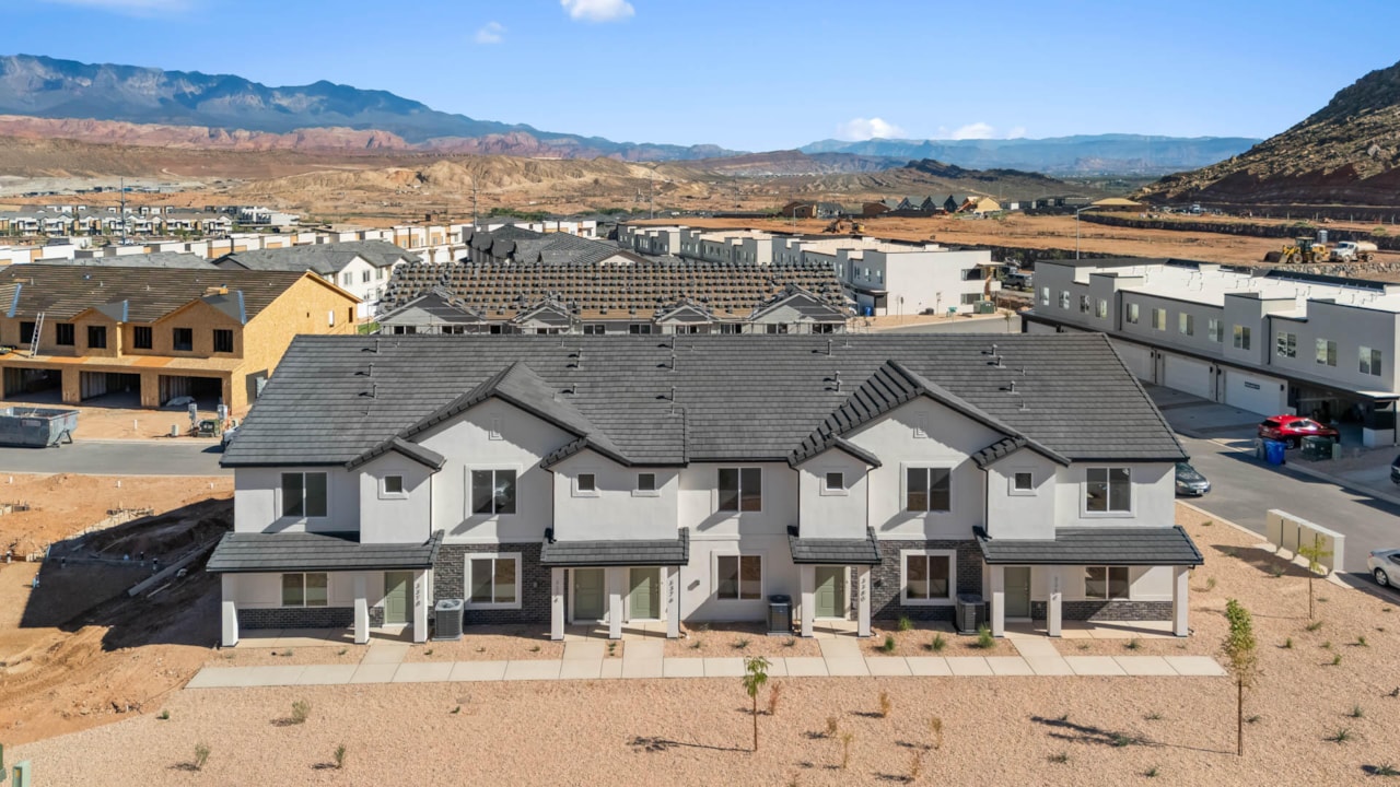 3354 E Dance Hall Ln #2333 Washington, UT 84780 home for sale, MLS#25-267014 - Erika Rogers Photo 2