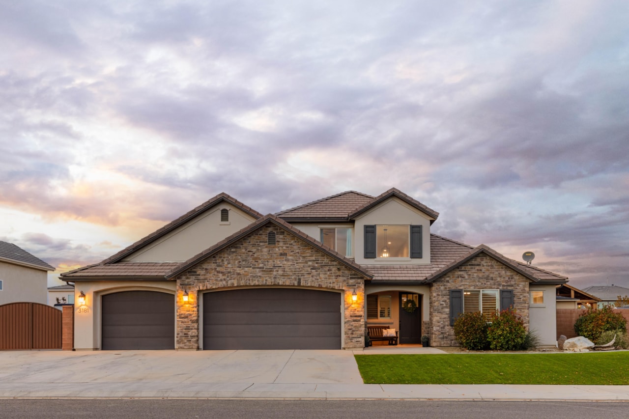 3181 E 3100 ST S St George, UT 84790 home for sale, MLS#25-266941 - Erika Rogers Photo 3