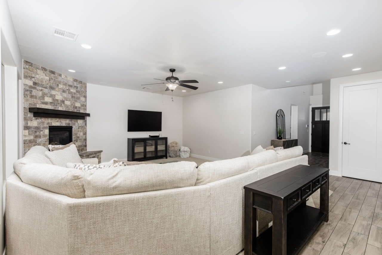 3181 E 3100 ST S St George, UT 84790 home for sale, MLS#25-266941 - Erika Rogers Photo 11