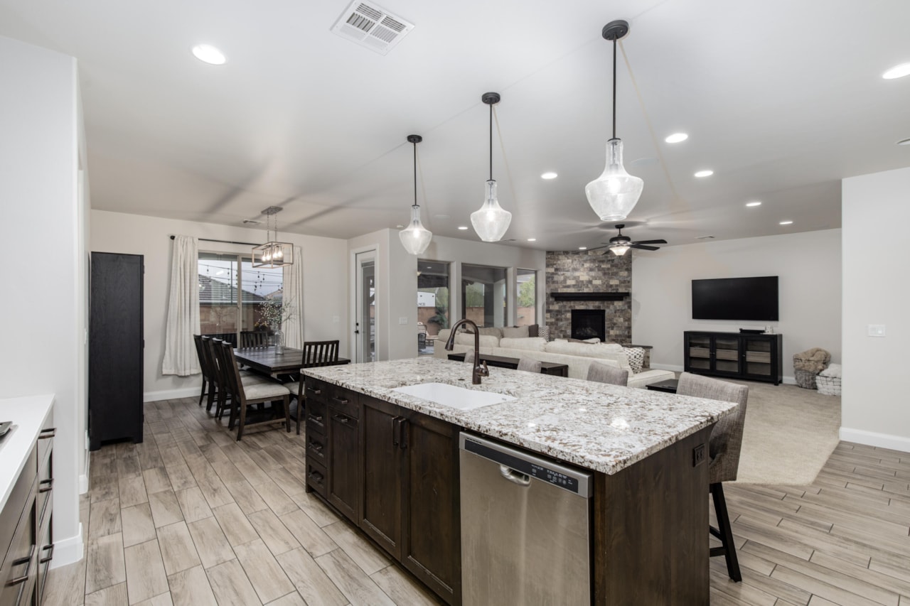 3181 E 3100 ST S St George, UT 84790 home for sale, MLS#25-266941 - Erika Rogers Photo 13