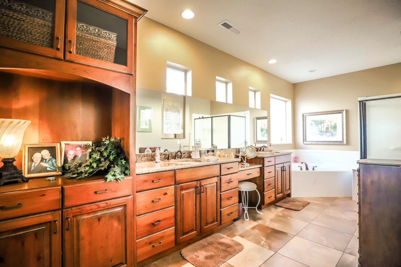 1472 Heatherglen DR St George, UT 84790 home for sale, MLS#25-267011 - Erika Rogers Photo 14