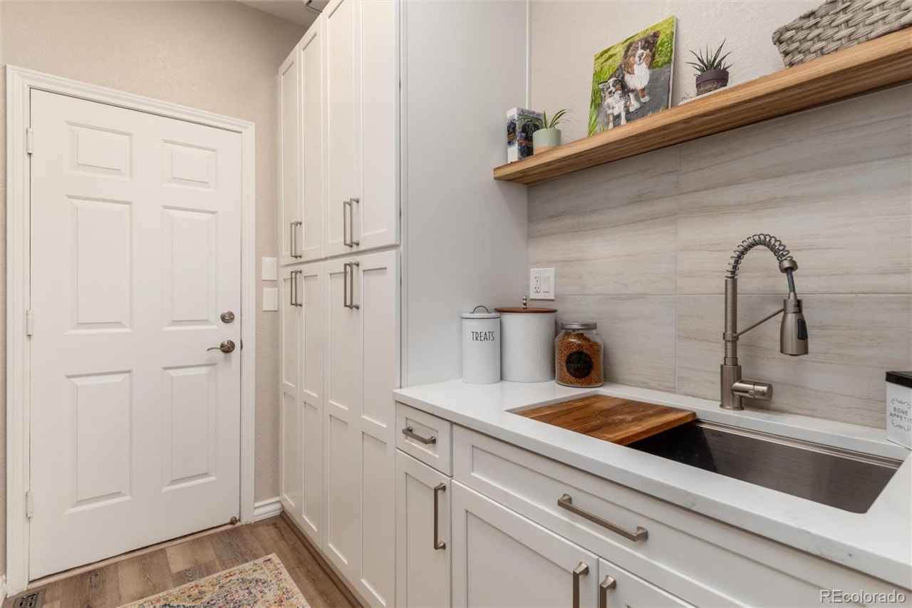 29 Desert Willow Ln Ken Caryl Ranch Discover the perfect blend of luxury and comfort at 29 Desert Willow Lane, tucked away in the... Littleton Jefferson CO 80127 3705060 home for sale $1,525,000 3705060 Photo 16