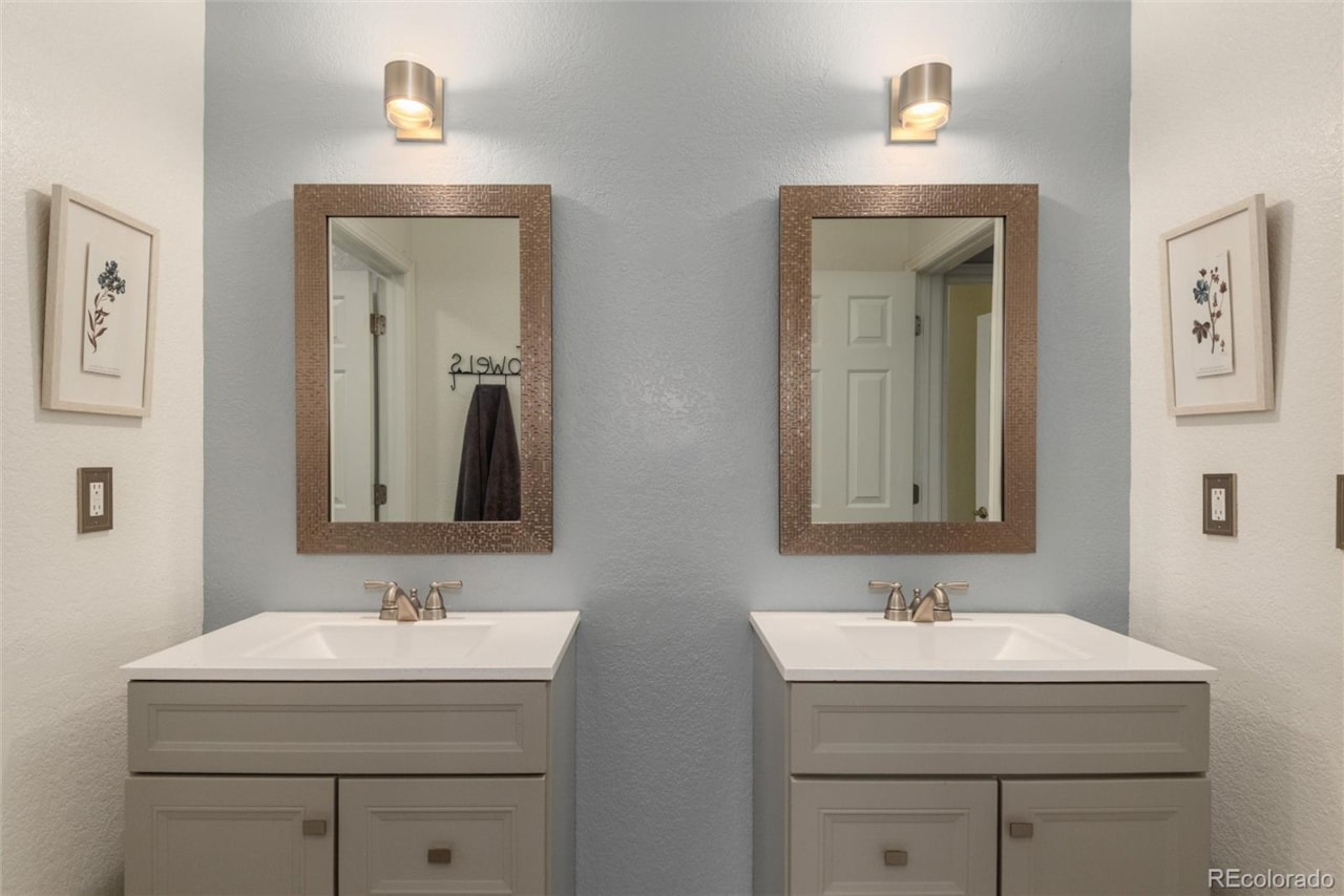 29 Desert Willow Ln Ken Caryl Ranch Discover the perfect blend of luxury and comfort at 29 Desert Willow Lane, tucked away in the... Littleton Jefferson CO 80127 3705060 home for sale $1,525,000 3705060 Photo 25