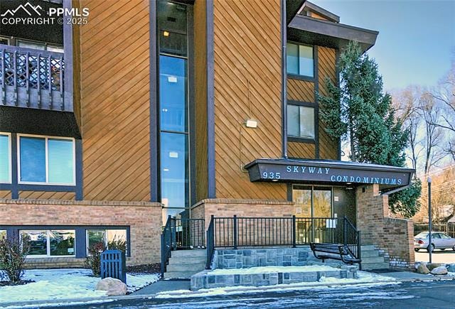 935 Saturn Drive Skyway Condominiums Welcome to this beautifully updated 2-bedroom, 1.5-bath corner condo offering 1,012 sq. ft. of... Colorado Springs El Paso CO 80905 2107637 condo for sale $170,000 2107637 Photo 24