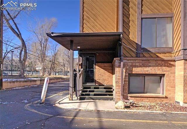 935 Saturn Drive Skyway Condominiums Welcome to this beautifully updated 2-bedroom, 1.5-bath corner condo offering 1,012 sq. ft. of... Colorado Springs El Paso CO 80905 2107637 condo for sale $170,000 2107637 Photo 25