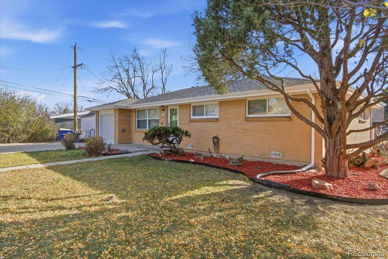 8940 Cole Dr Alta Vista Step into this beautifully refreshed ranch-style 3-bedroom, 2-bathroom home located on a spacious... Arvada Jefferson CO 80004 2351121 home for sale $559,000 2351121 Photo 2