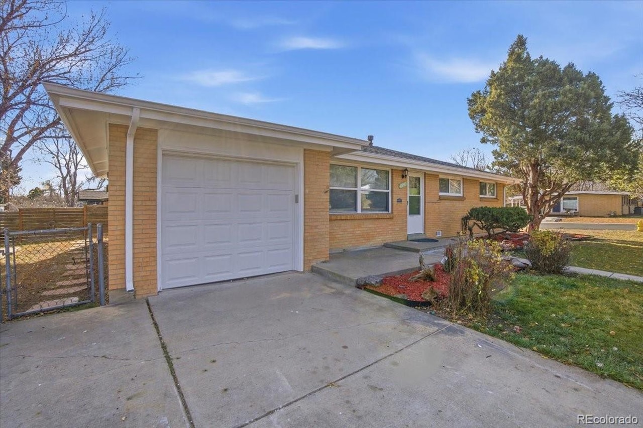 8940 Cole Dr Alta Vista Step into this beautifully refreshed ranch-style 3-bedroom, 2-bathroom home located on a spacious... Arvada Jefferson CO 80004 2351121 home for sale $559,000 2351121 Photo 17