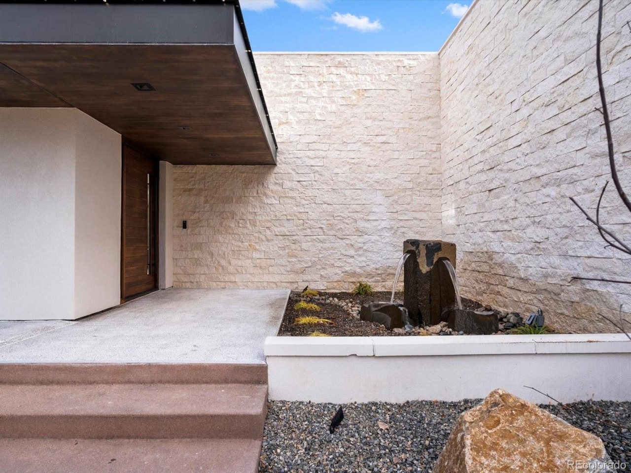 950 S Steele St Belcaro This is Golden Hour Haus. Fully remodeled in 2025 by McCabe Ln. Homes, this iconic property with... Denver Denver CO 80209 8834999 home for sale $8,795,000 8834999 Photo 3