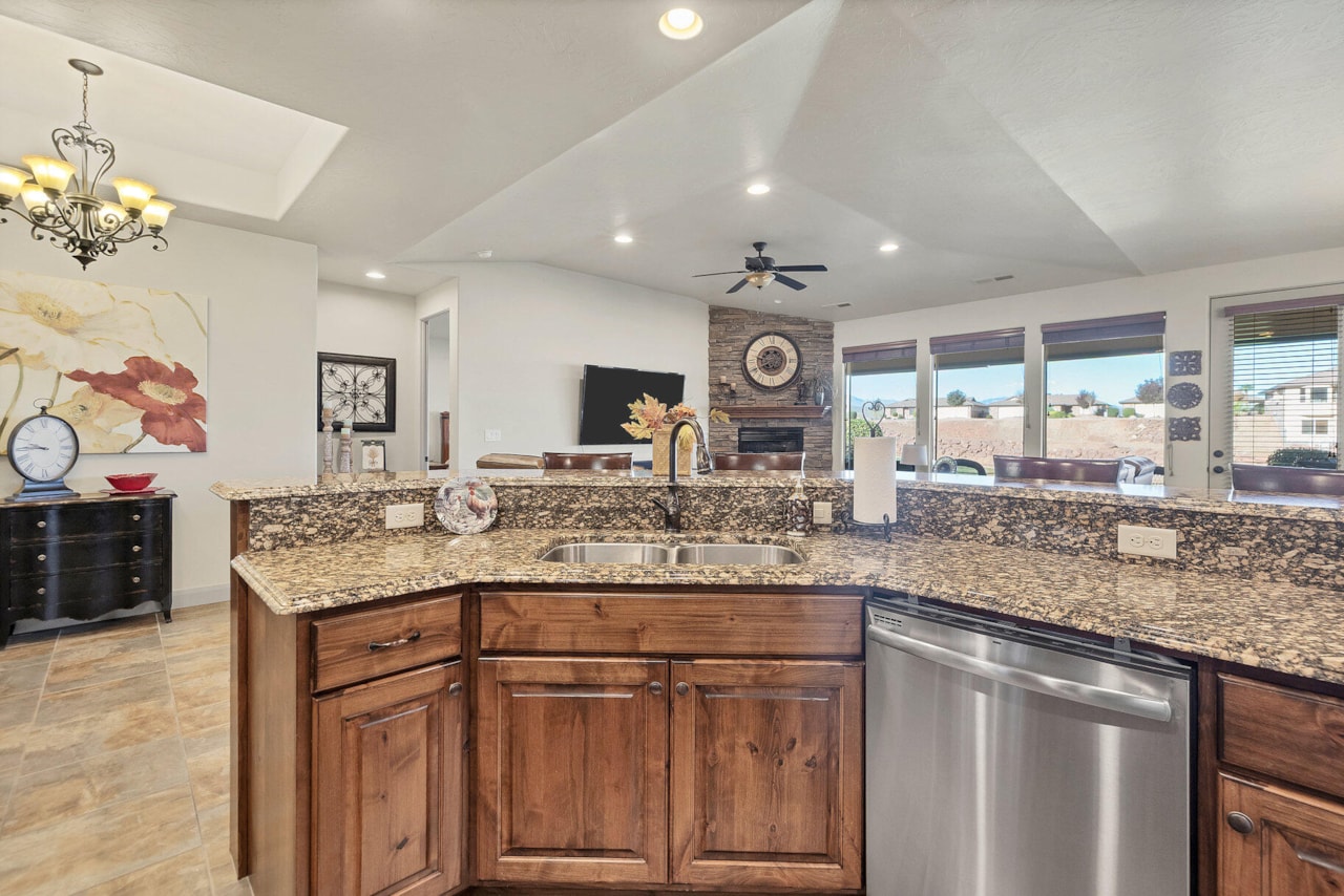 2212 Chippenham CT St George, UT 84770 home for sale, MLS#25-267035 - Erika Rogers Photo 4