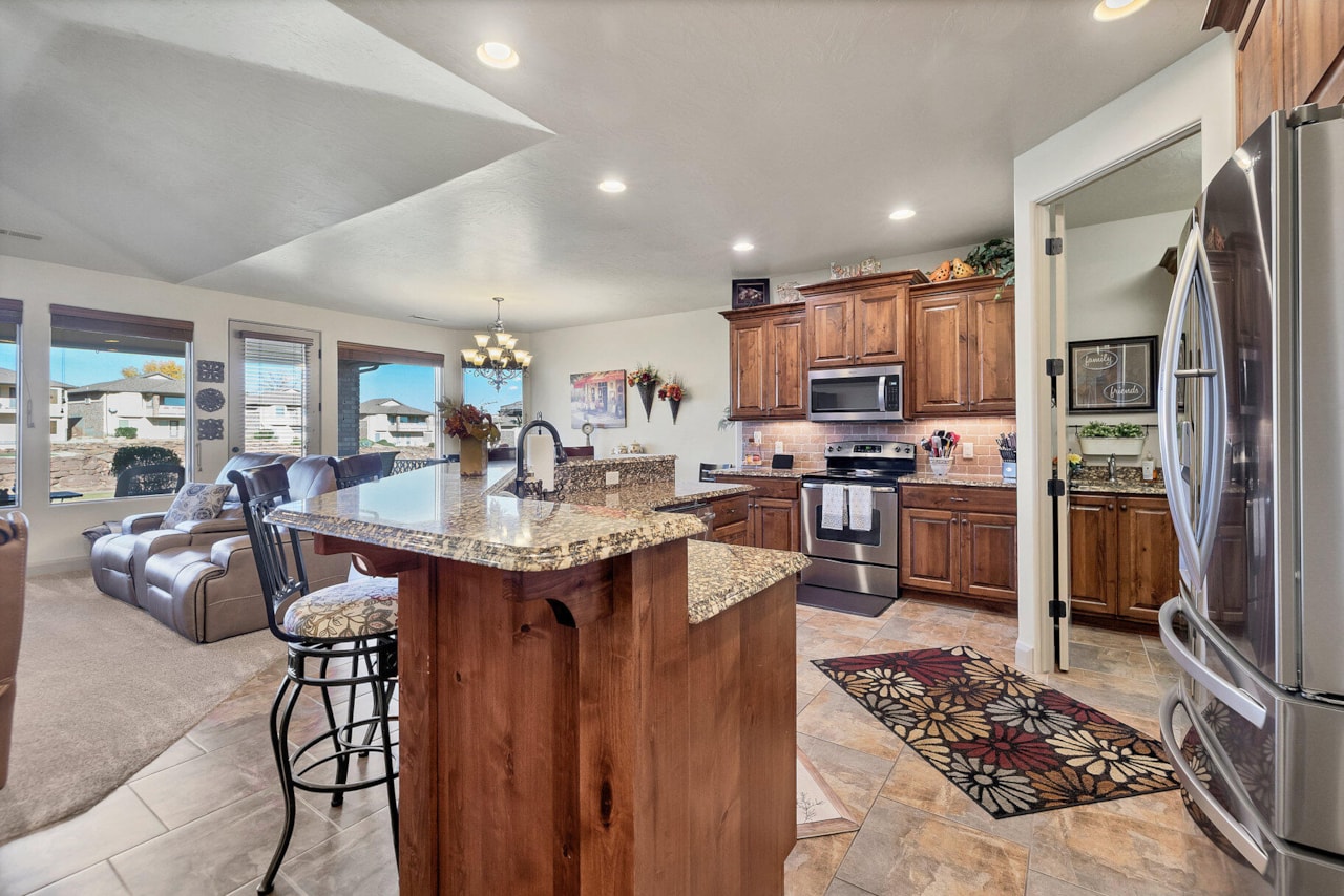 2212 Chippenham CT St George, UT 84770 home for sale, MLS#25-267035 - Erika Rogers Photo 10