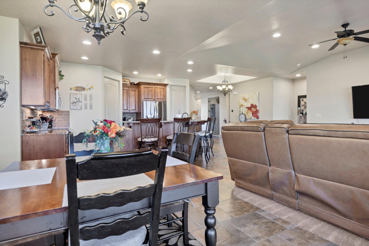 2212 Chippenham CT St George, UT 84770 home for sale, MLS#25-267035 - Erika Rogers Photo 14