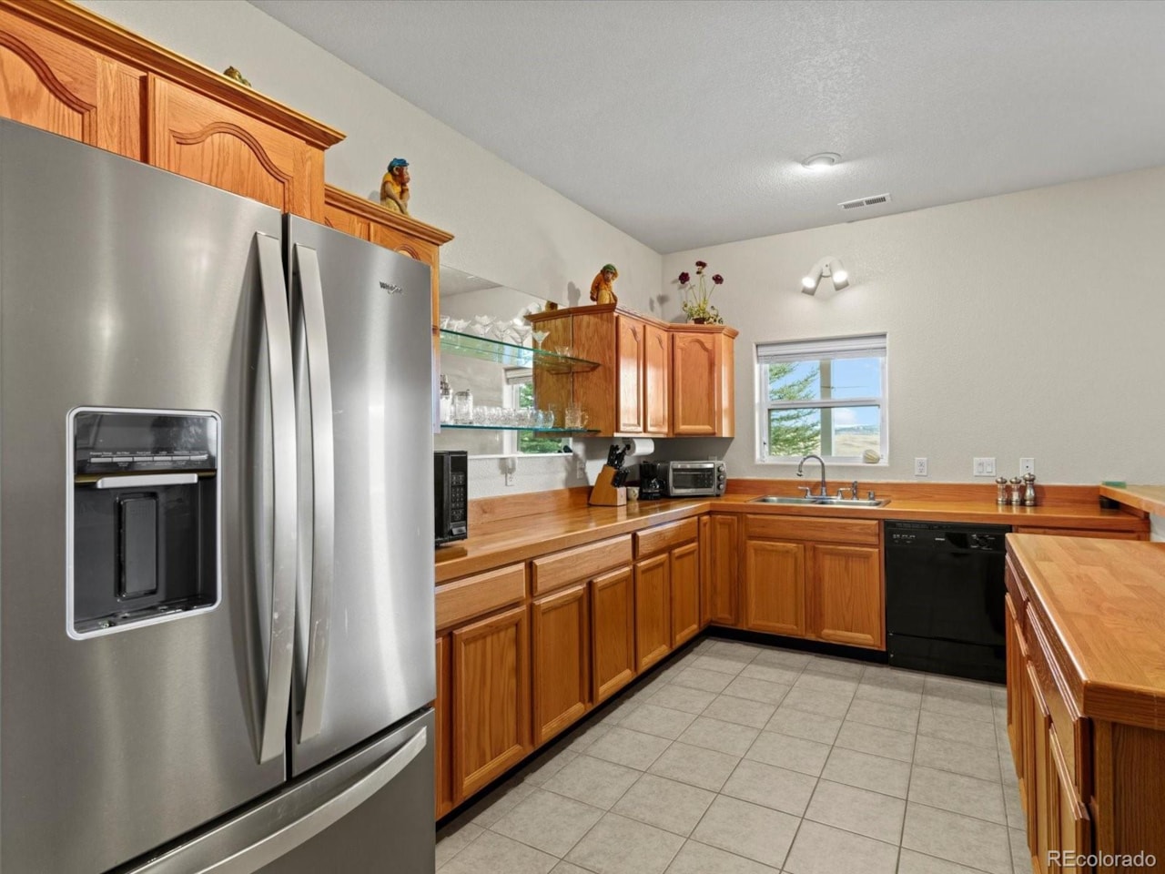 5272 Country Club Dr Perry Park This beautiful ranch home sits on a full acre with a paved driveway and unbeatable Colorado views.... Larkspur Douglas CO 80118 2143588 home for sale $950,000 2143588 Photo 23