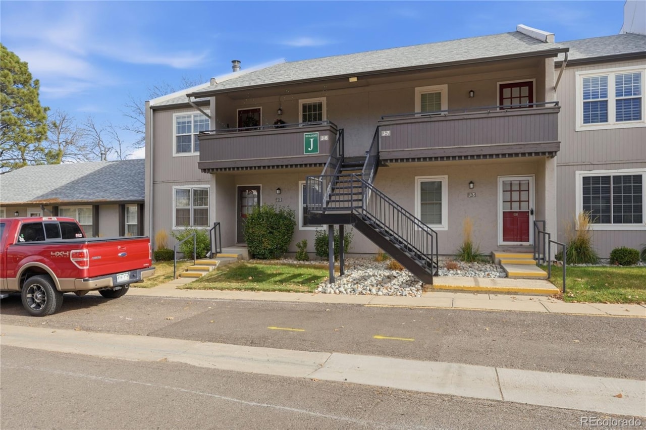 7110 S Gaylord St #J-2 Glenn Oaks Condos *Two bedrooms, 1 3/4 baths, additional storage unit in basement*Carport close to back door of... Centennial Arapahoe CO 80122 2967033 condo for sale $265,000 2967033