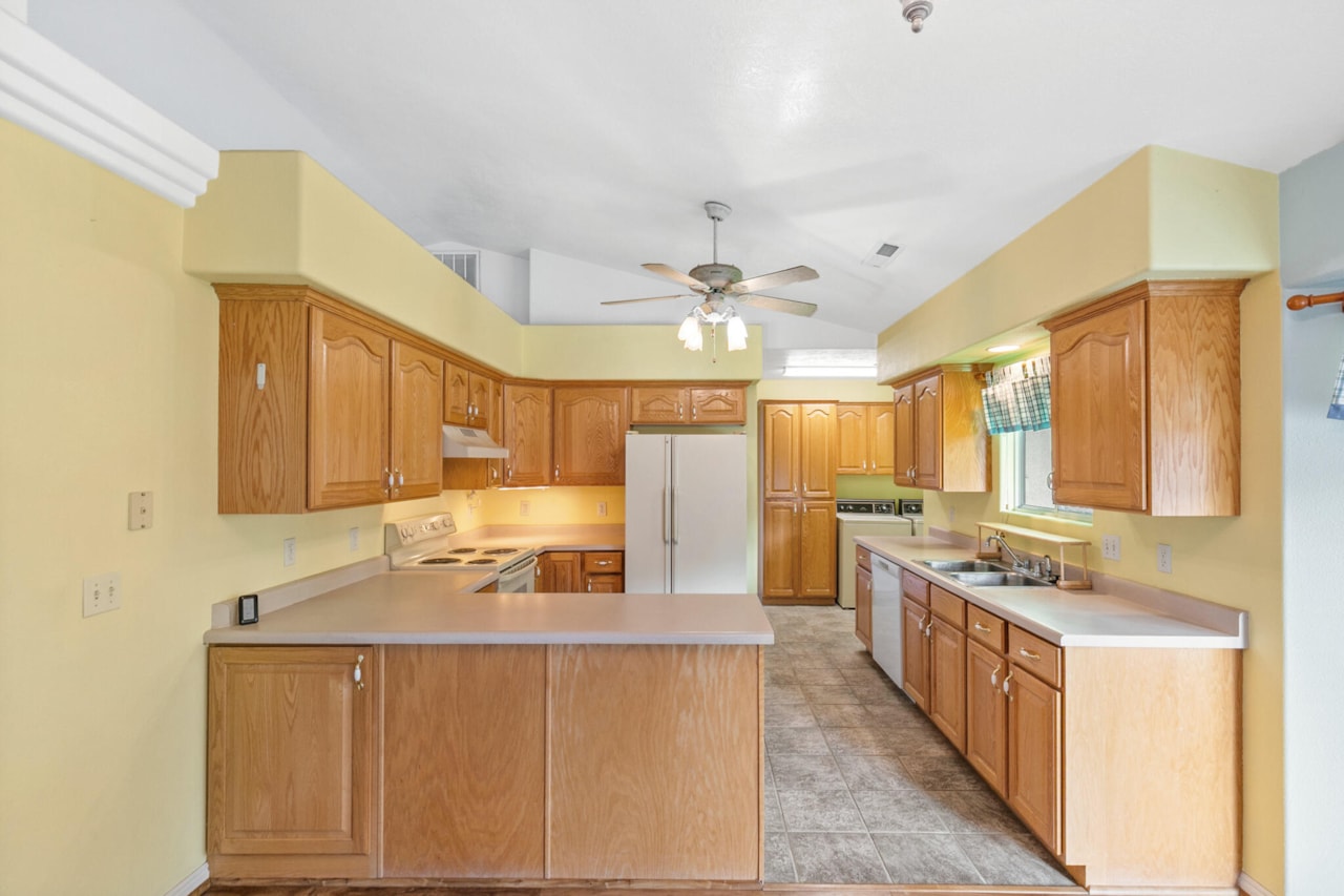 646 N 2450  E #11 St George, UT 84790 home for sale, MLS#25-267044 - Erika Rogers Photo 10