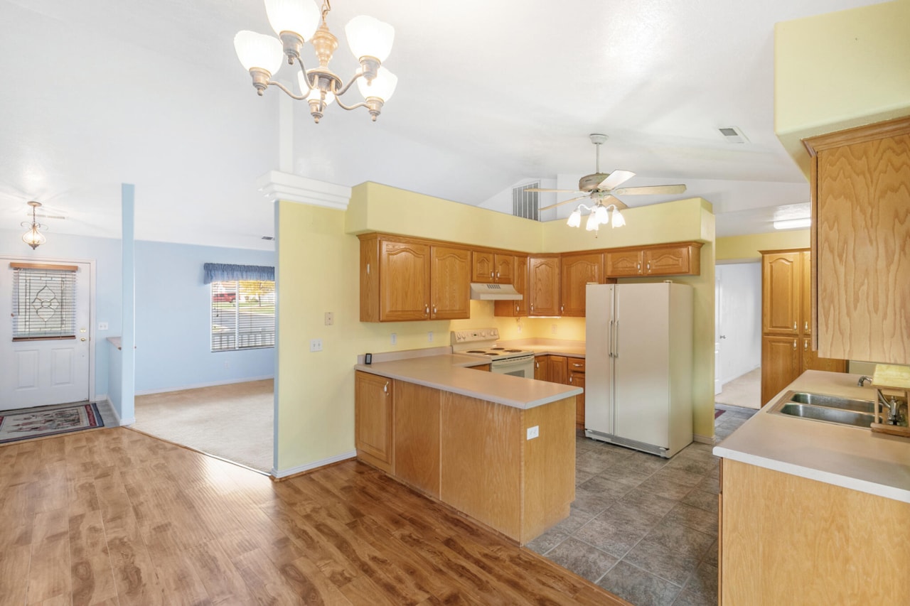 646 N 2450  E #11 St George, UT 84790 home for sale, MLS#25-267044 - Erika Rogers Photo 11