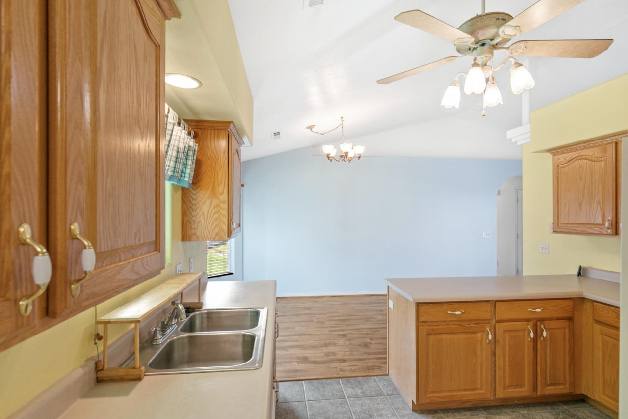 646 N 2450  E #11 St George, UT 84790 home for sale, MLS#25-267044 - Erika Rogers Photo 12