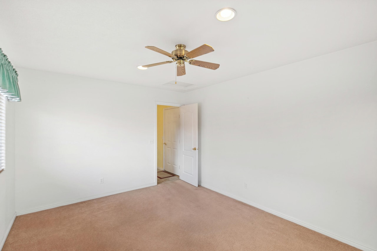 646 N 2450  E #11 St George, UT 84790 home for sale, MLS#25-267044 - Erika Rogers Photo 17