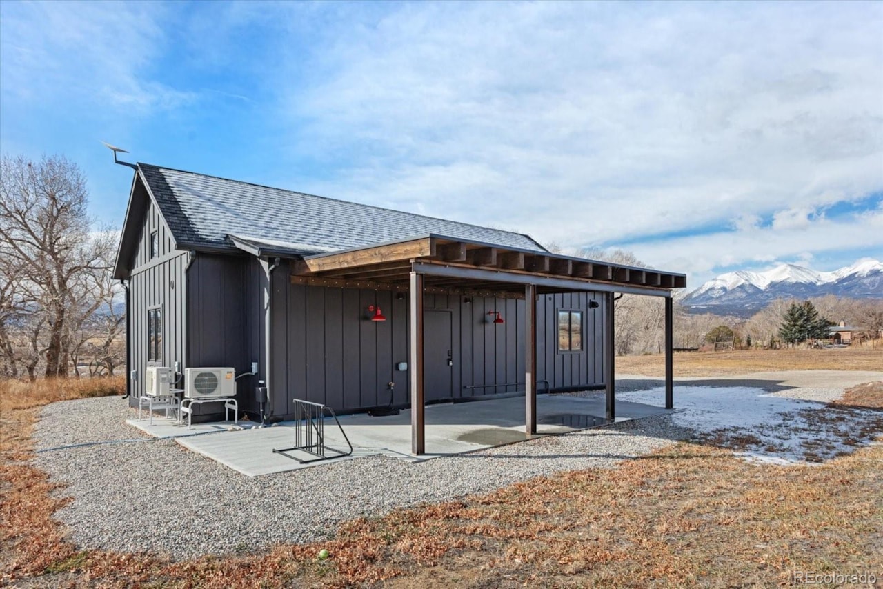 8995 Salix Rd Willows Filing No 1 8995 Salix Road, Salida ColoradoModern riverfront living on one of the best stretches of the... Salida Chaffee CO 81201 6787819 home for sale $1,390,000 6787819 Photo 32