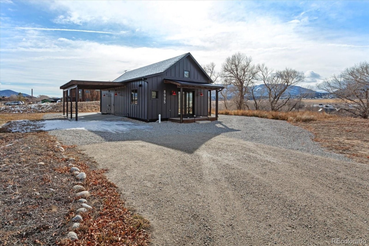 8995 Salix Rd Willows Filing No 1 8995 Salix Road, Salida ColoradoModern riverfront living on one of the best stretches of the... Salida Chaffee CO 81201 6787819 home for sale $1,390,000 6787819 Photo 39