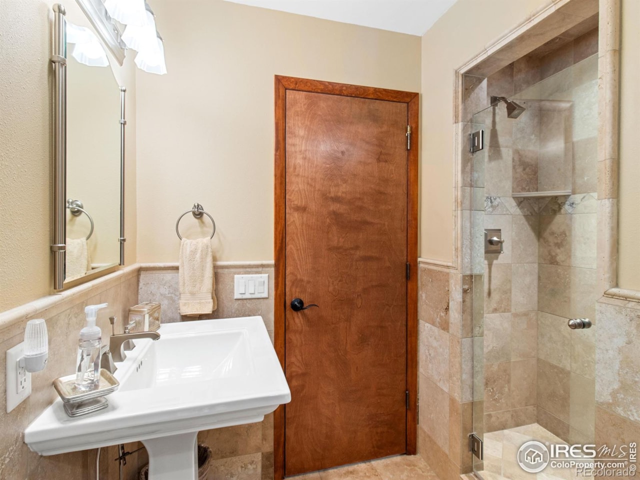 1433 Vista View Ln Koral Heights Escape to your own mountain retreat-fully updated, warm, and welcoming. This fully furnished, turn... Estes Park Larimer CO 80517 IR1047877 home for sale $1,179,000 IR1047877 Photo 23