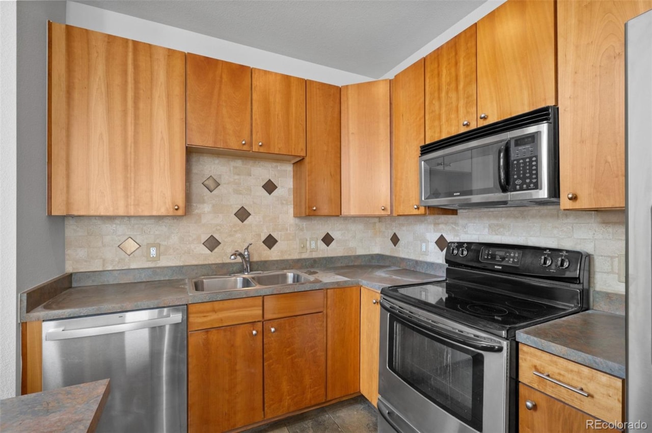 2360 S Wheeling Circle Iliff Place Townhomes Beautiful three-level townhome in Aurora with quick access to 225.The entry level welcomes you with... Aurora Arapahoe CO 80014 5698389 home for sale $420,000 5698389 Photo 12