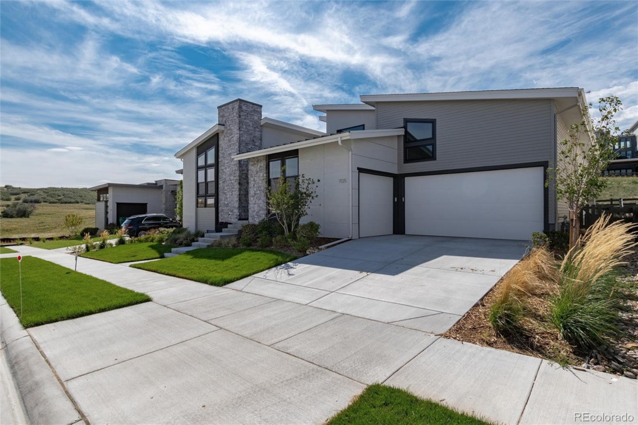 7125 Skygazer St The Canyons Beautiful & Contemporary Style Ranch Home, built by Infinity in 2021.  This Home is located in... Castle Pines Douglas CO 80108 9795790 home for sale $1,825,000 9795790 Photo 5